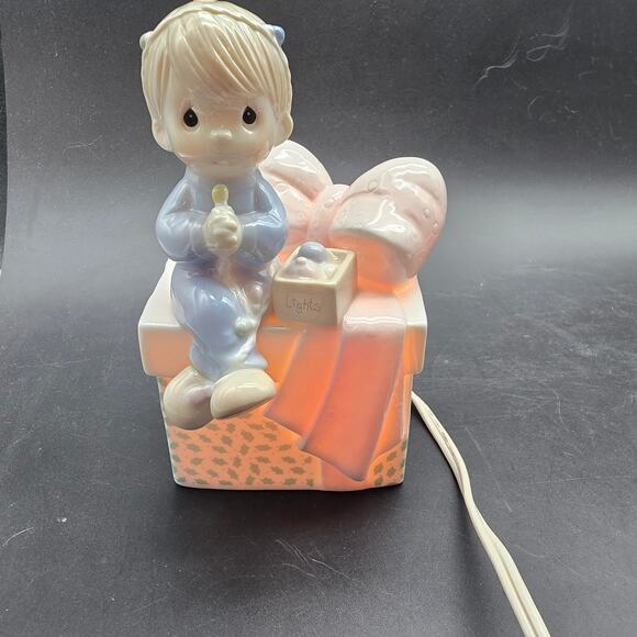 Precious Moments Christmas Night Light Boy on Present 1991 Enesco - Picture 8 of 8